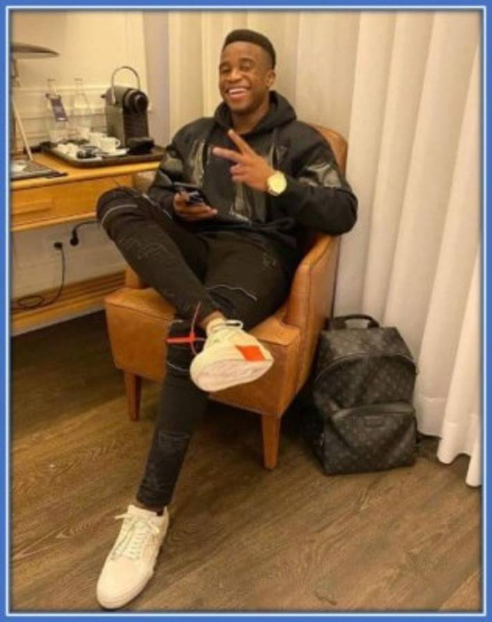 ¡Encerró a su ex novia en su cuarto y revelan los motivos! Moukoko, jugador del Dortmund de 16 años y su escándalo