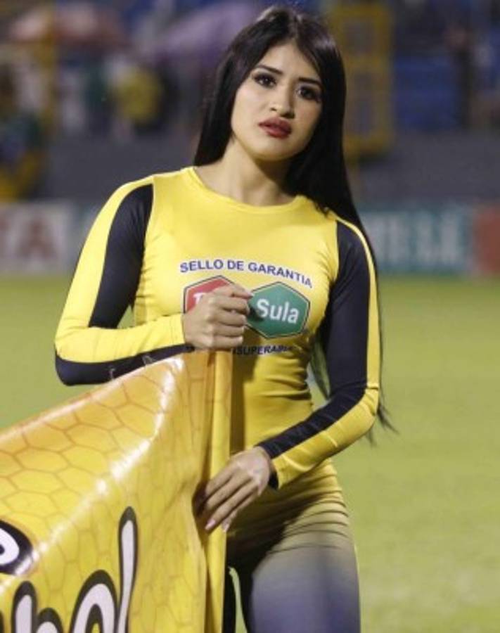 Las infartantes chicas que adornan la semifinal Real España-Marathón