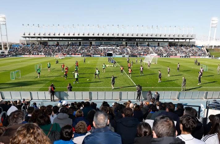 Fiesta merengue: Real Madrid despide el 2025 con un entrenamiento especial y la locura de la afición