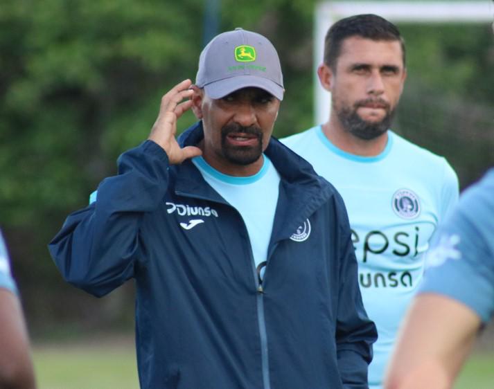 Fotos: Agustín Auzmendi y los nuevos fichajes ya lucen la camisa de Motagua; presentan al nuevo preparador físico