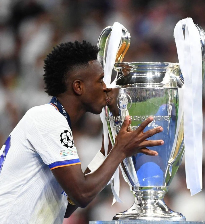 ¿Están juntos? Lo que se sabe sobre Vinicius y Ester Expósito tras el comentario del brasileño; ambos están en Miami