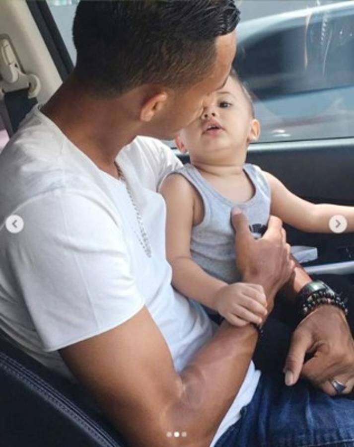 Futbolistas hondureños y sus 'tiernas' imágenes en su faceta de padres