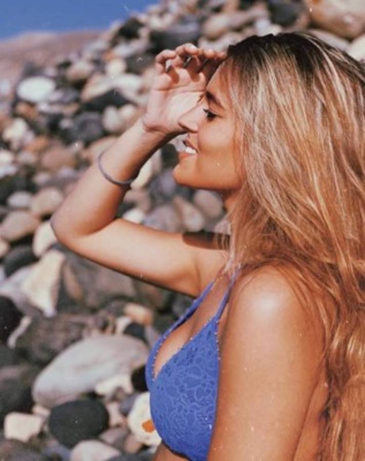 Fotos: Así es Raquel Domínguez, la surfista y desconocida novia de Santi Mina
