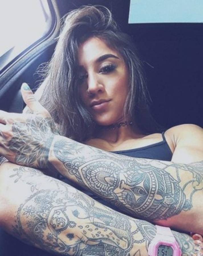 Modelo fitness explota las redes sociales por sus descomunales ¡piernas!