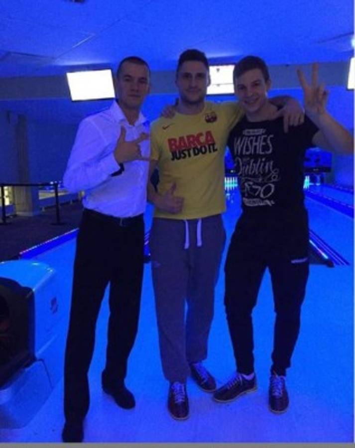 La vida en redes del ruso Evgeny Kabaev: fanático del Barça y la chica rubia que resplandece en su muro