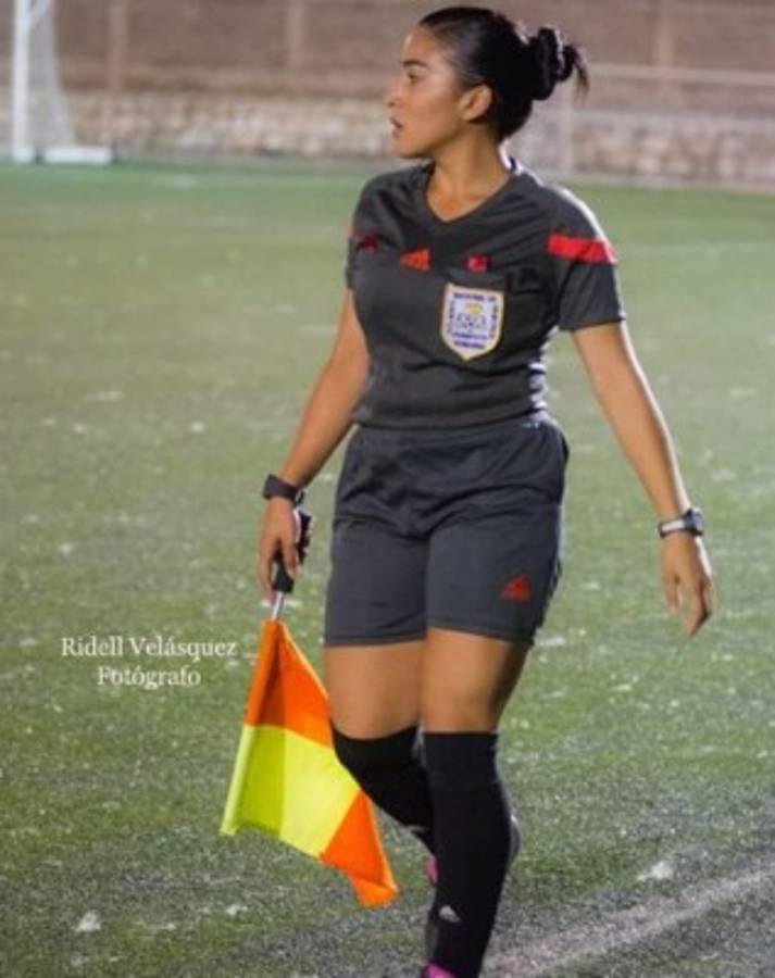 Martha Nohemi Rios, la bella árbitro hondureña que sueña con llegar a Liga Nacional