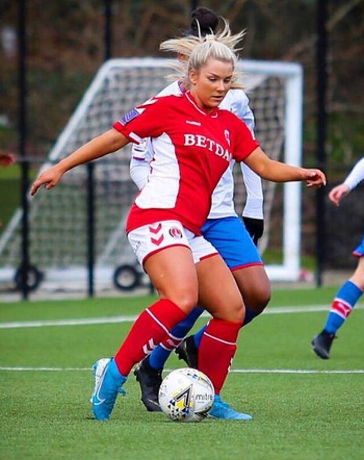 La echaron de su club por un video, se hizo millonaria en OnlyFans y regresa al fútbol después de seis años