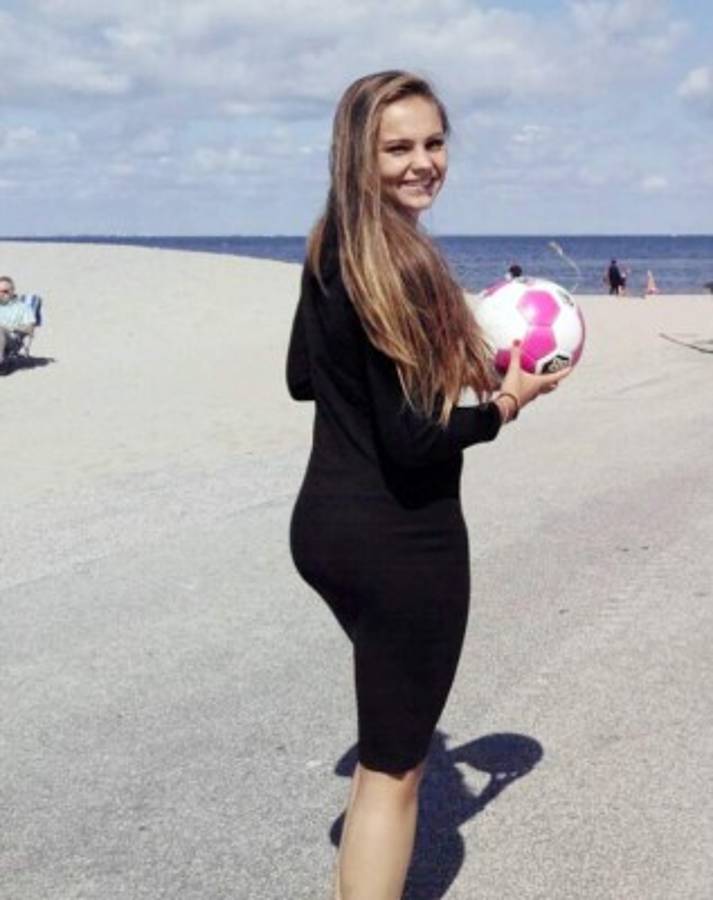 Lieke Martens, la guapa jugadora del Barcelona que fue MVP de la Champions