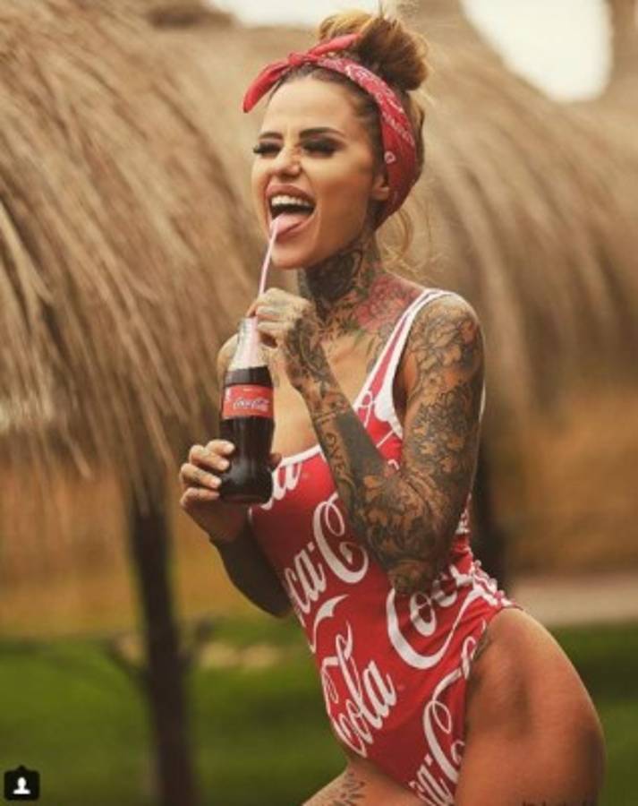 La picante modelo italiana que captaron con el 'Kun' Agüero en una discoteca