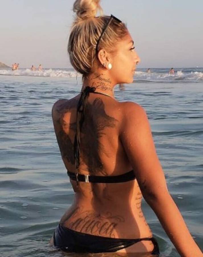 Sexi tatuadora revela su encuentro íntimo con el brasileño Neymar