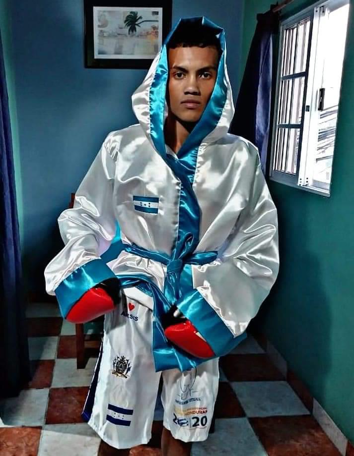 “Chocolate” Sánchez con los colores representativos de Honduras.