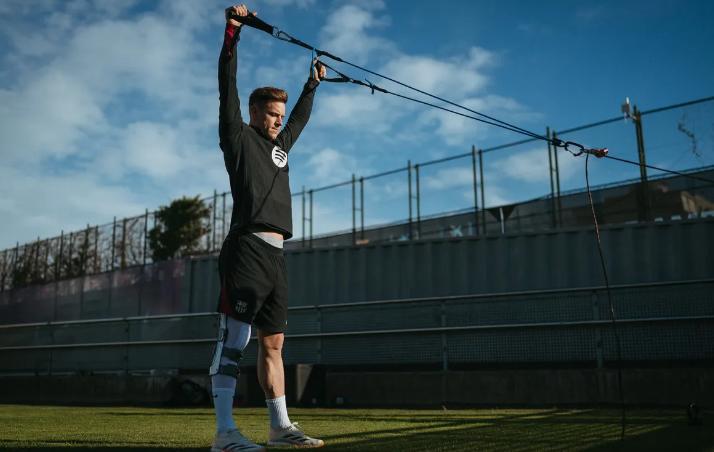 Ter Stegen comenzó su recuperación con una bota ortopédica: ¿cuándo volverá a jugar con Barcelona?