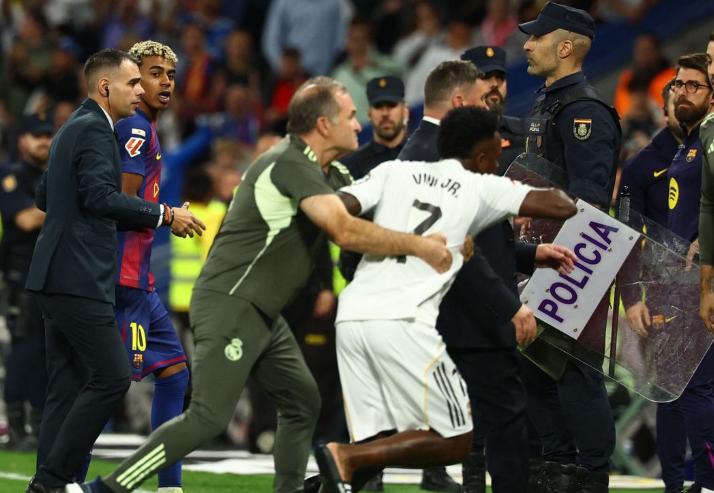 ¿Castigado? La decisión que tomó el Real Madrid con Vinicius tras explotar contra Xabi Alonso en el Clásico