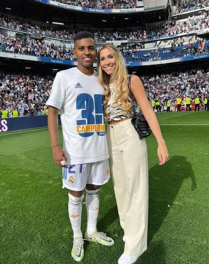 Las novias de los cracks del Real Madrid deslumbran en el Bernabéu: Besos, fotos y la novia de Militao se puso “coqueta”
