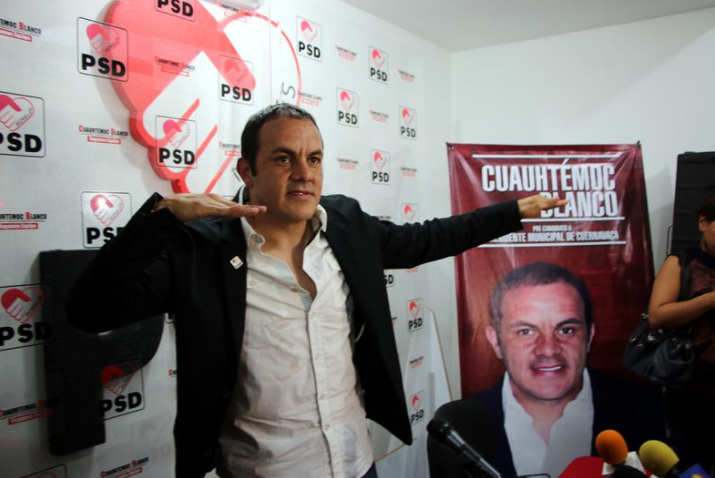 El presente inesperado de Cuauhtémoc Blanco: lo que cobra como gobernador, las fotos con criminales y una narcomanta