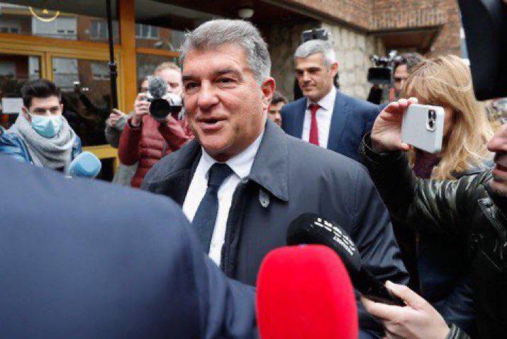¡Tractores en la calle! Así fue la caótica llegada de Barcelona al hotel y la pregunta que no quisieron responder Laporta y Florentino