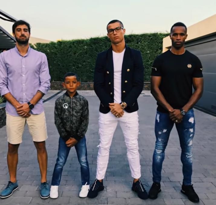 ¡Le gusta vestir caro! La vida de lujos que tiene Cristiano Ronaldo JR por su papá y así fue presentado en el United