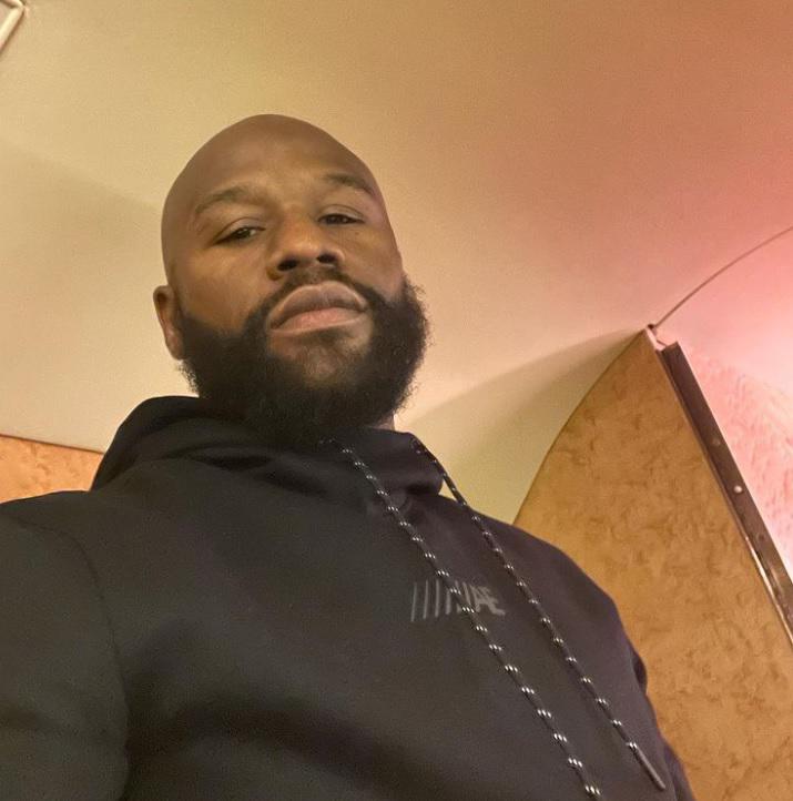 Afirman que Floyd Mayweather ha despilfarrado ya toda su fortuna: “Está en bancarrota y se gastó el dinero en chicas”