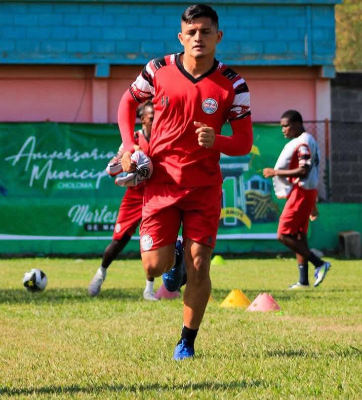 Fichajes: Olimpia sorprende con el jugador que inició negociaciones, Motagua quiere pescar en Victoria y Real España amarra contratación