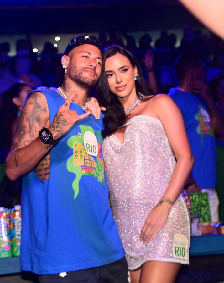 “¡Estoy de vuelta!”: Neymar y su novia brillaron en el carnaval de Río 2025; los jugadores que llevó el brasileño