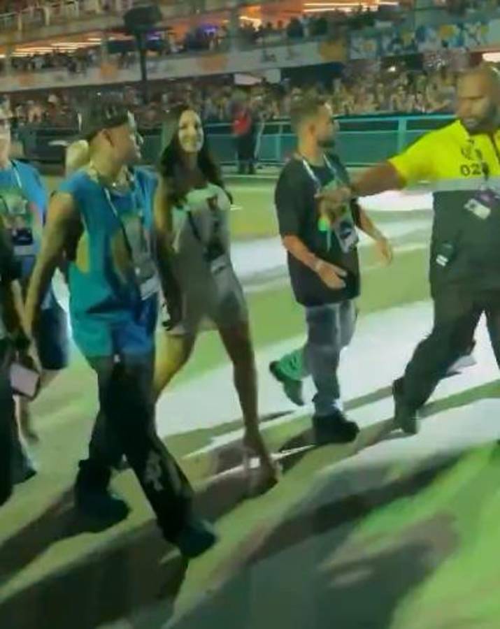 “¡Estoy de vuelta!”: Neymar y su novia brillaron en el carnaval de Río 2025; los jugadores que llevó el brasileño
