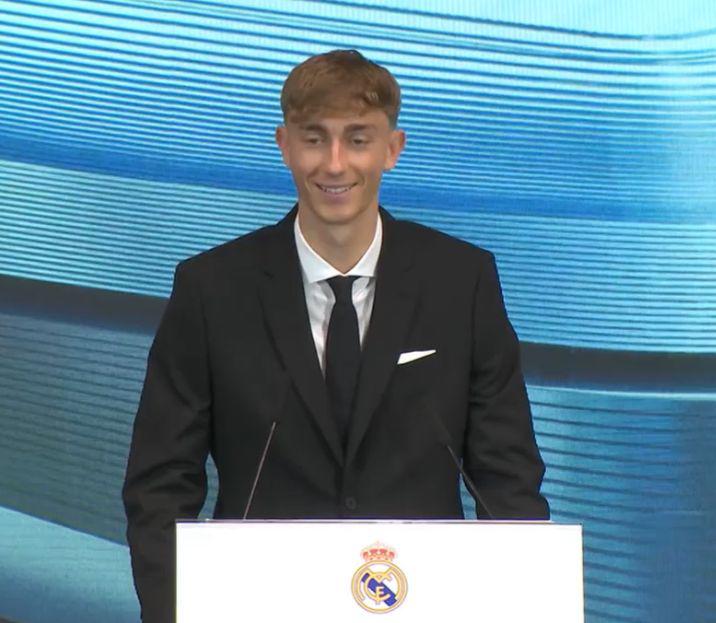 Real Madrid presentó a Huijsen: su contrato, el dorsal que eligió y ya es el defensor más caro en la historia del club