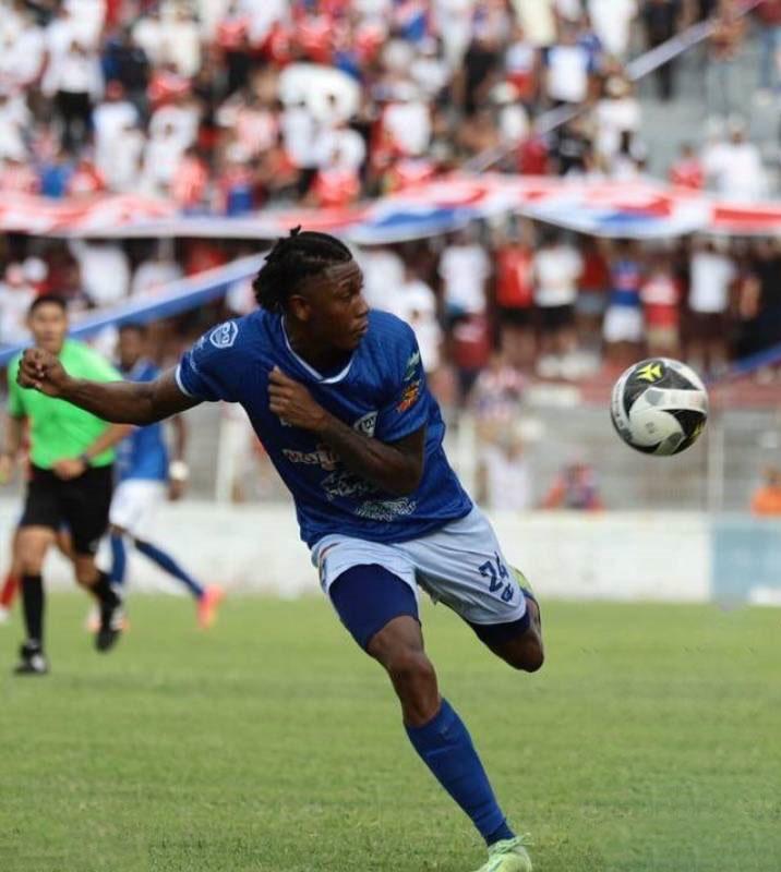 Fichajes: Olimpia pretende arrebatarle jugador a Motagua e inicia renovaciones y nuevo legionario a la vista