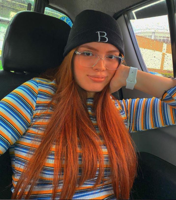 Iving Bruni, la hermosa pelirroja y prometida de Denil Maldonado que acaparó las cámaras como fotógrafa en el clásico capitalino