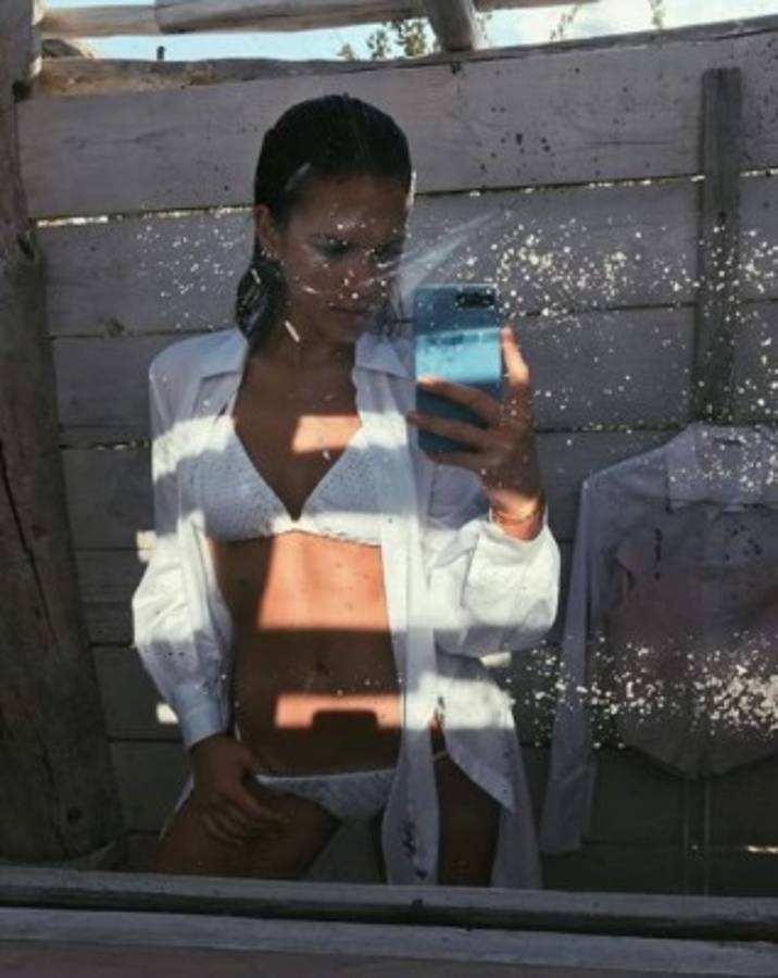 ¿Por qué la dejó? Las fotos más atrevidas de la ex de Neymar en Instagram