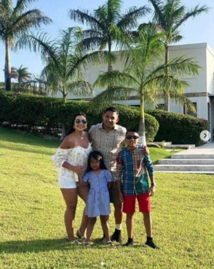 FOTOS: Las vacaciones de Emilio Izaguirre junto a su familia en Roatán