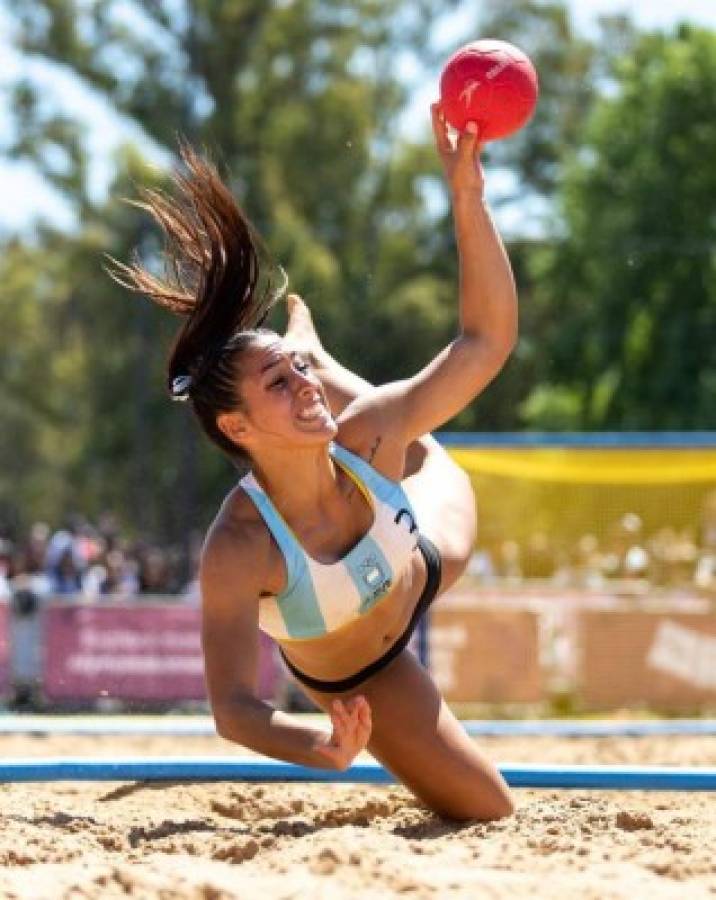 El balonmano de playa y las bellezas que crearon polémica en Argentina por vestimenta