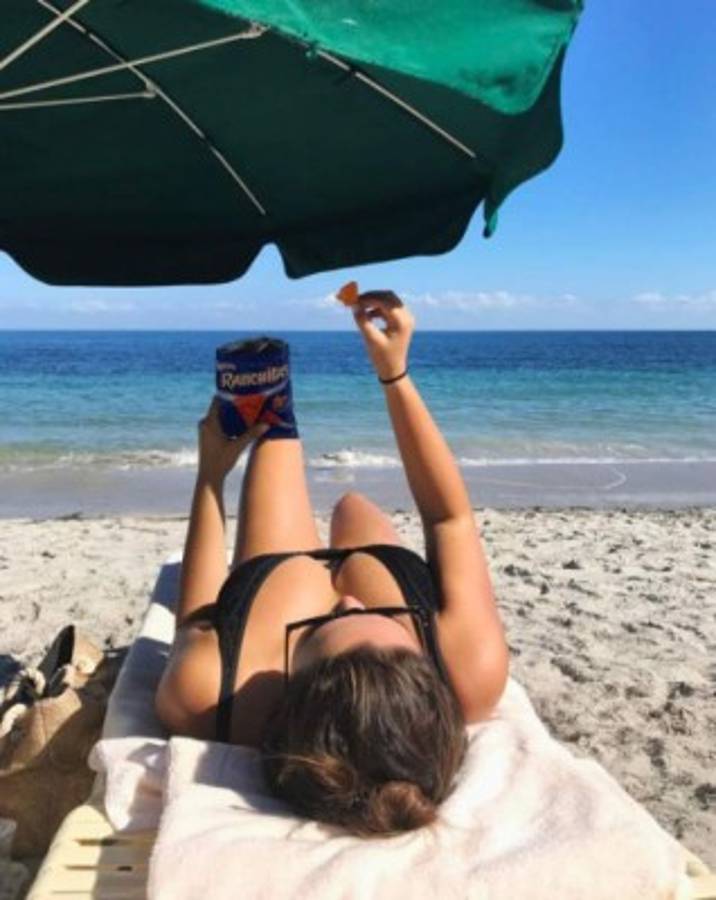 La periodista hondureña Carmen Boquín calienta el verano