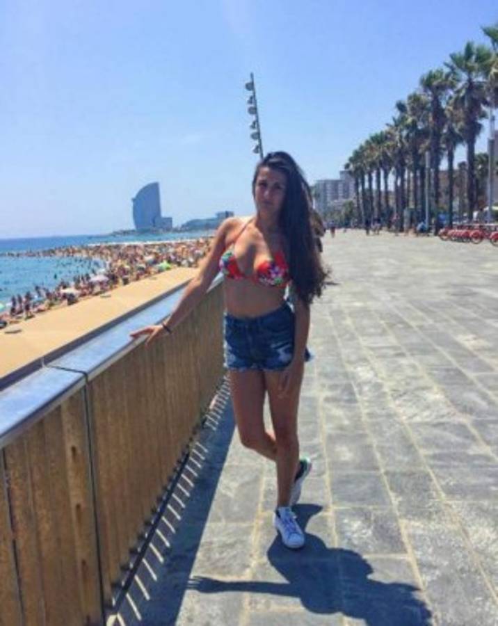 La bella Adriana Pozueco, novia de Theo Hernández, disfruta de Abu Dhabi