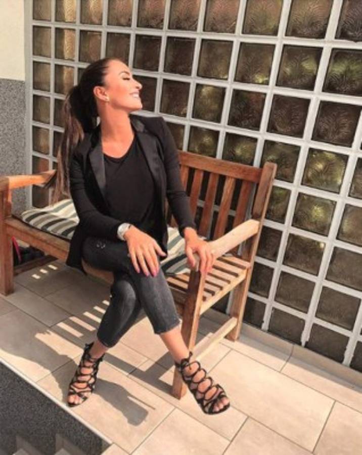 ¡Atención ticos! La bella esposa de un crack que enfrentará Costa Rica en Rusia