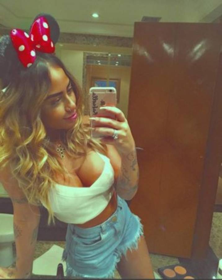 La hermana de Neymar oficializa noviazgo con famoso futbolista en Barcelona