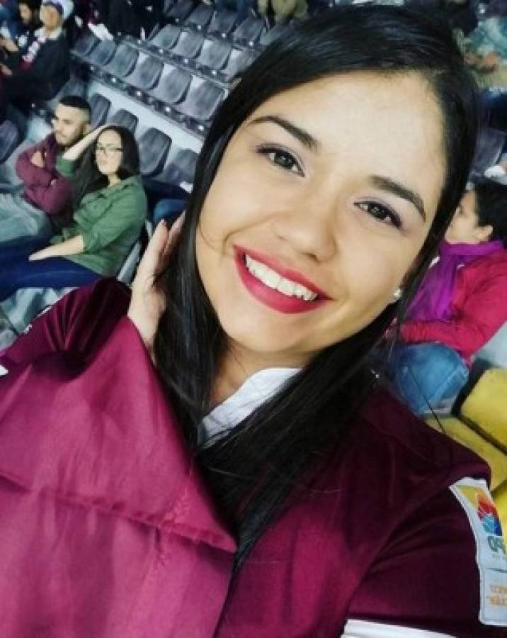 Ambiente del Saprissa-Motagua; Aficionados del Ciclón y esposa de Emilio en el estadio