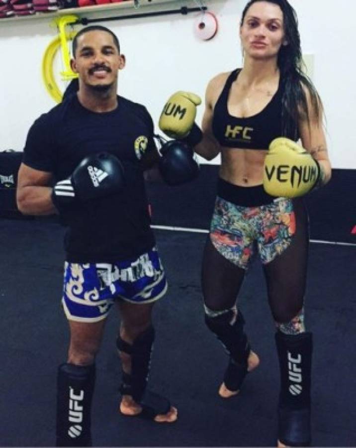 Brutal paliza de luchadora de la MMA a un hombre que se masturbaba durante su sesión de fotos