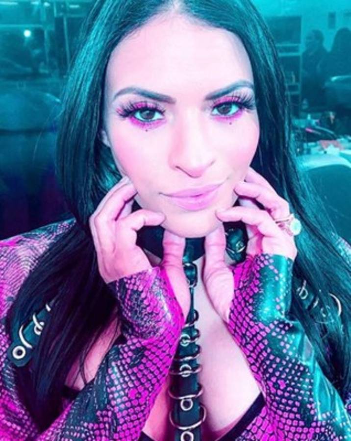 Zelina Vega se salta las normas de la WWE y se convierte en modelo para adultos