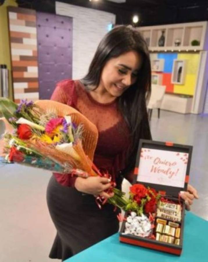 Entre muchas rosas: Así pasaron San Valentín las presentadoras hondureñas