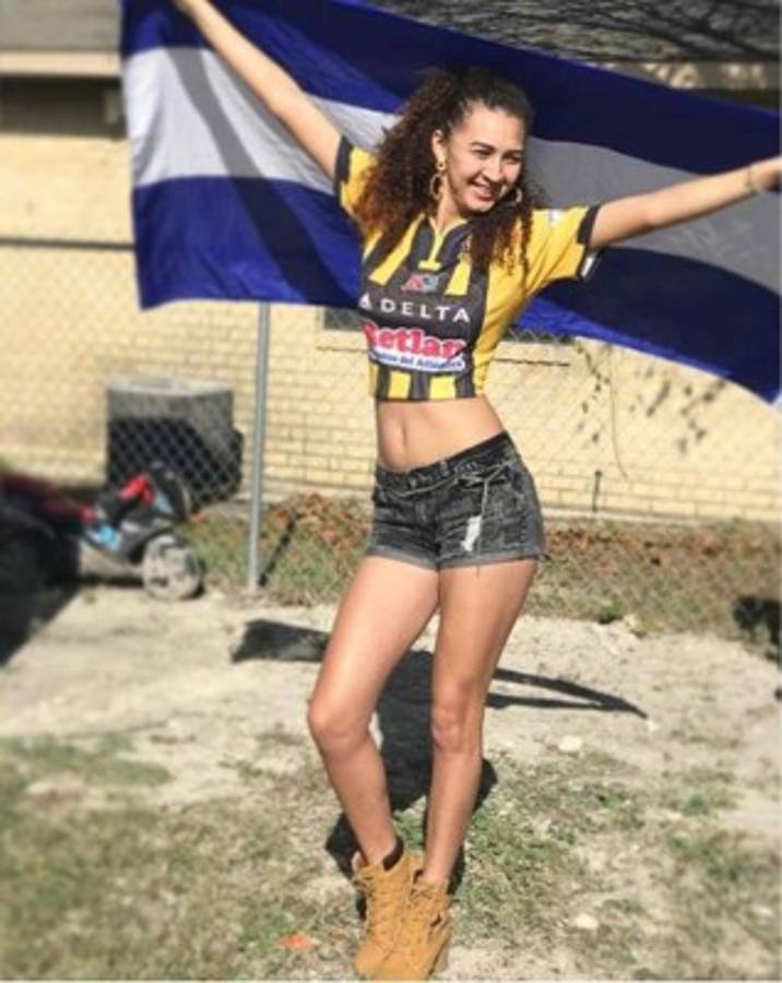 FOTOS: Así festejaron la Copa 12 las guapas aficionadas de Real España