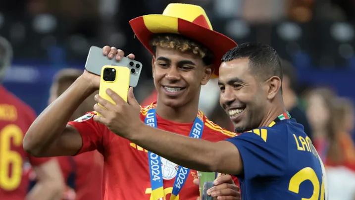 Kun Agüero impacta a todo Barcelona con la frase que nadie esperaba sobre el papá de Lamine Yamal y recibe la peor respuesta