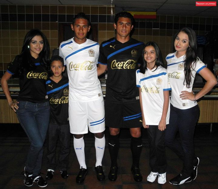 Elegantes, clásicas y nostálgicas: así es la indumentaria especial del Olimpia que utilizará en la temporada 2022-23 en Honduras