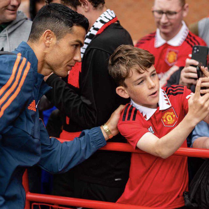 Tuvo un tremendo gesto: Así fue el regreso de Cristiano Ronaldo con el Manchester United ¿Se queda?