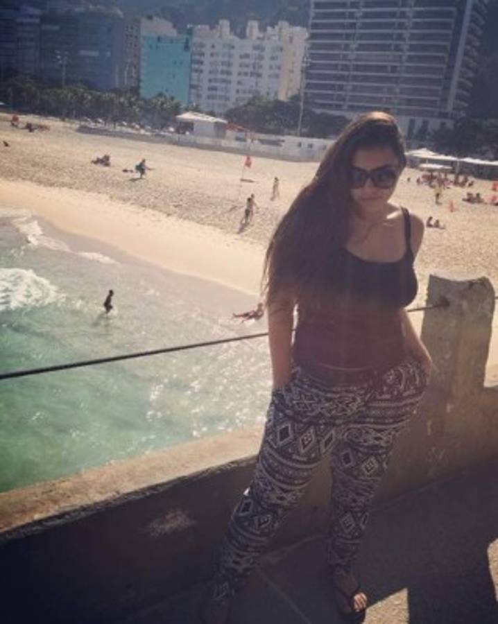 Así es Mónica Faria, la sensual hija de Romario que fue víctima de los hackers otra vez