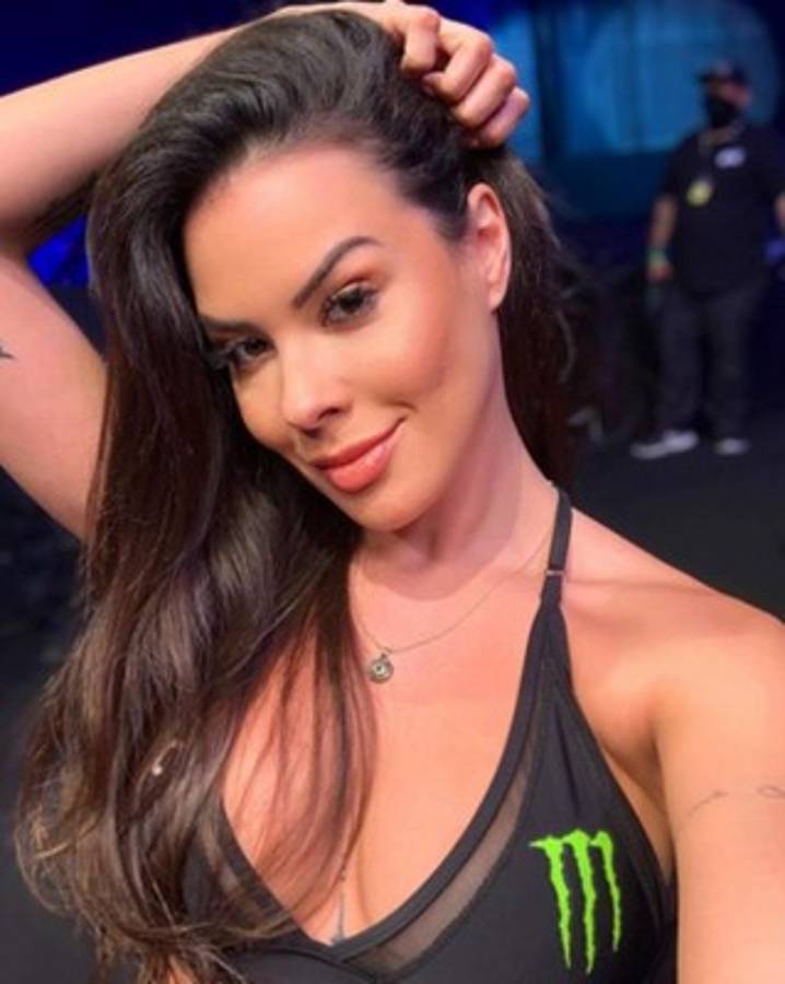 Camila Oliveira, la chica que aprovecha las peleas de UFC para vender contenidos para adultos