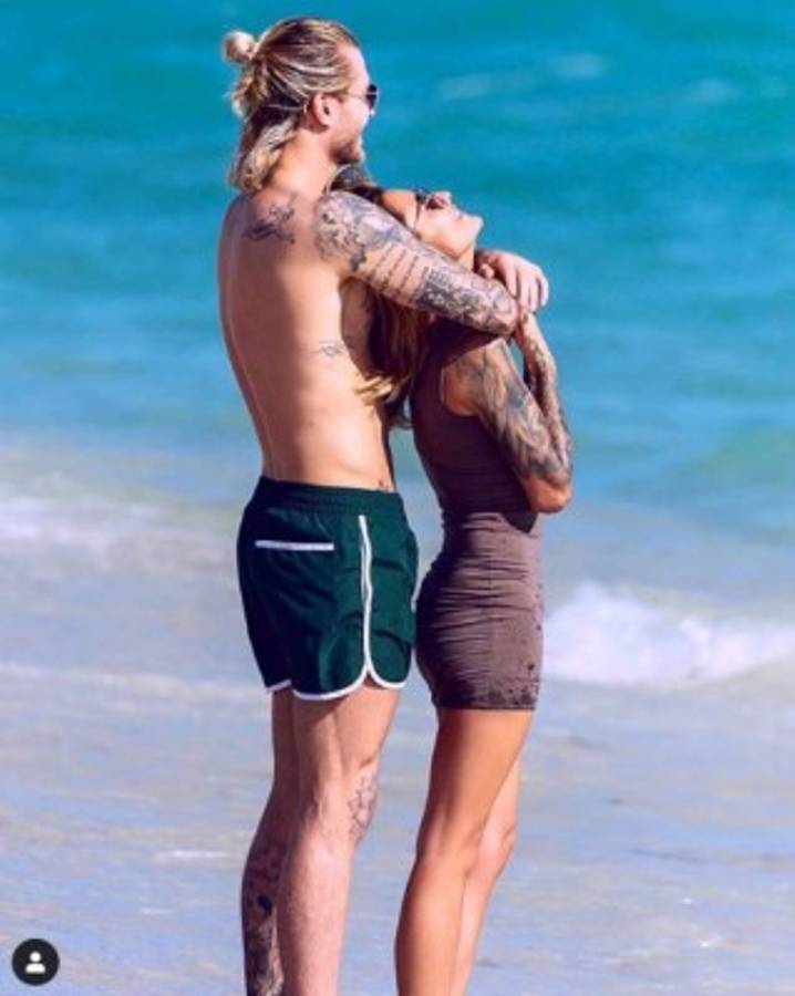 Fotos: Karius planta al Liverpool y se marcha a Grecia con su espectacular novia