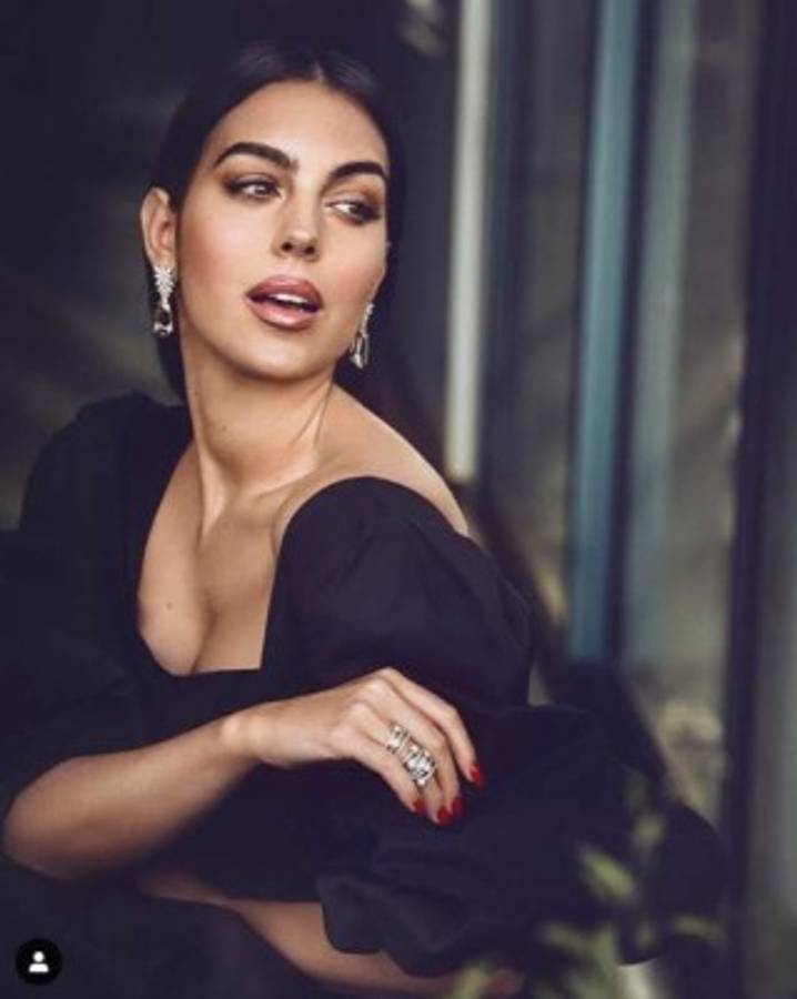 Georgina Rodríguez deslumbra en una elegante sesión de fotos para la revista italiana Grazia