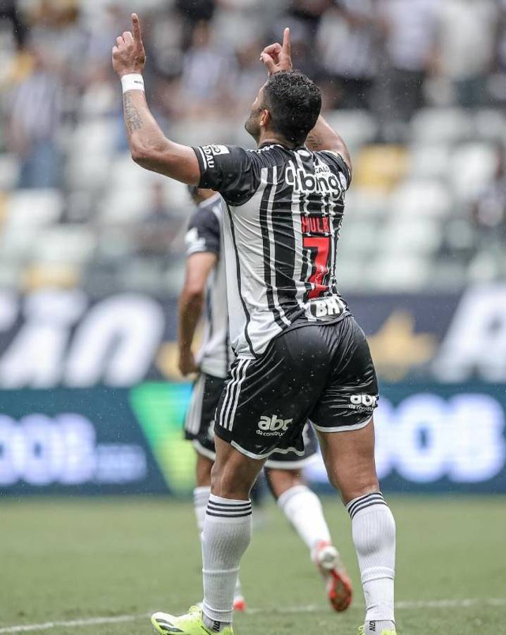 El entrenamiento extremo de Hulk en Brasil para mantener su espectacular físico a sus 38 años ¿De qué se trata?