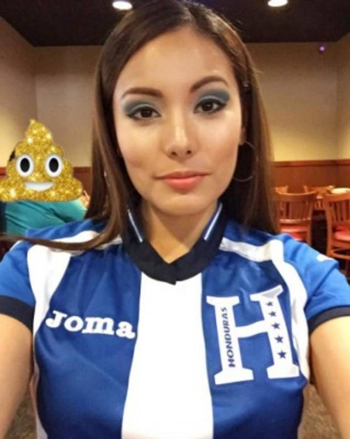Las bellas chicas que siempre apoyan a la selección de Honduras