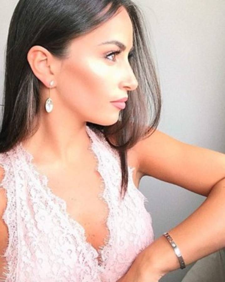 ¡Atención ticos! La bella esposa de un crack que enfrentará Costa Rica en Rusia